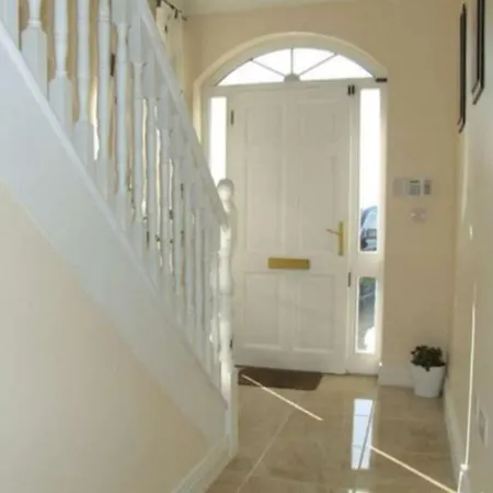 Longfield Drive Bed & Breakfast *